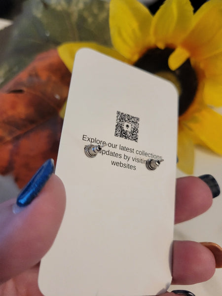 Holiday Petals – Red Craft Barn Earrings (#422E)