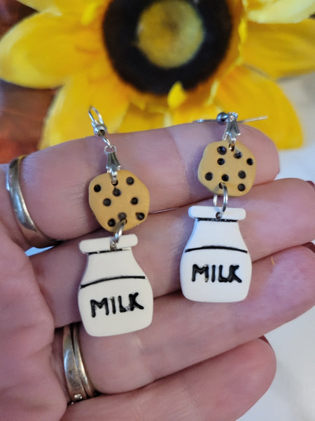 Santa's Snack - Brown/White 🍪 🥛 Country Craft Barn Earrings (#424-E)