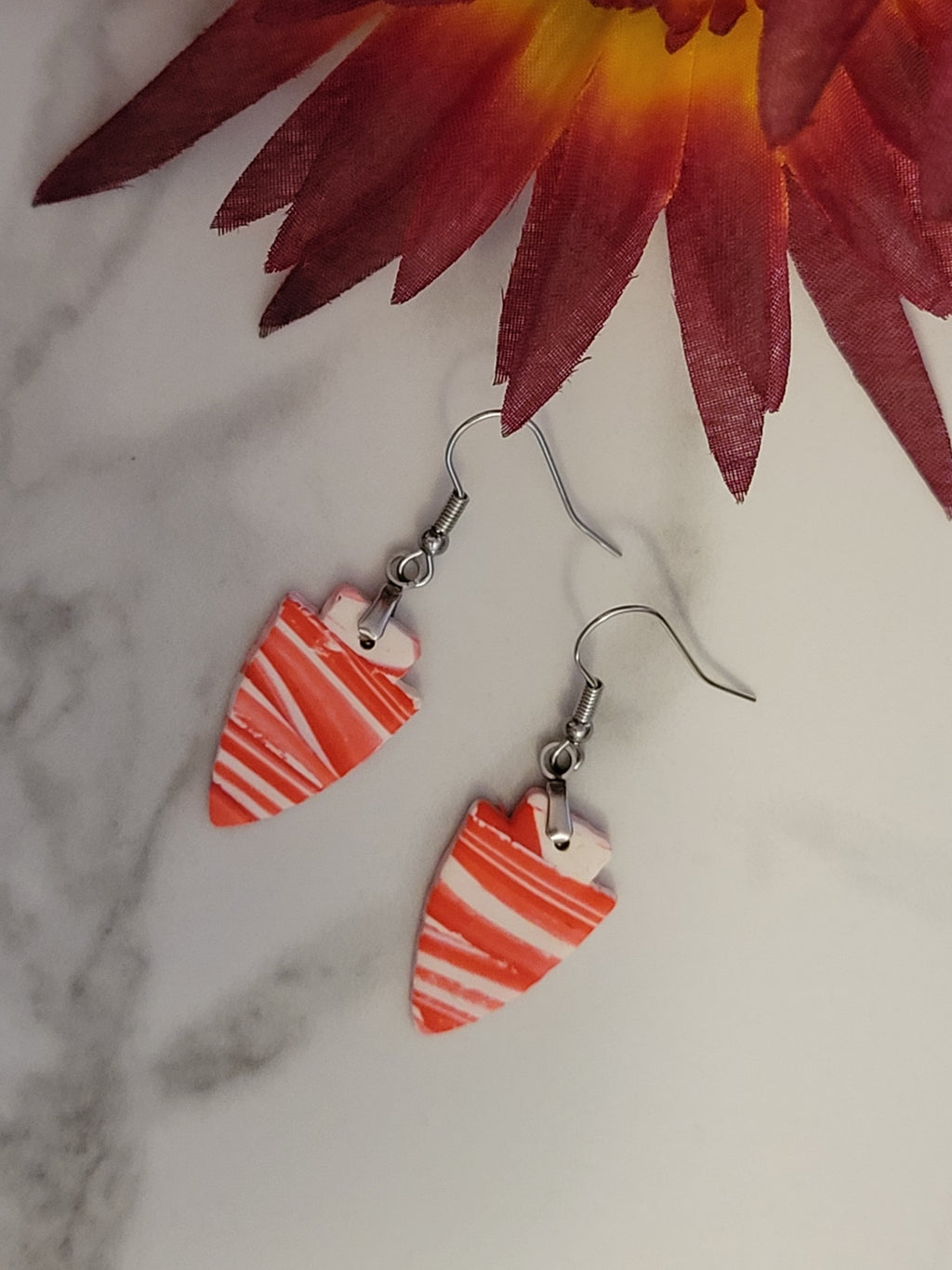 Arrowhead Spirit - White/Red Country Craft Barn Earrings (E-428)