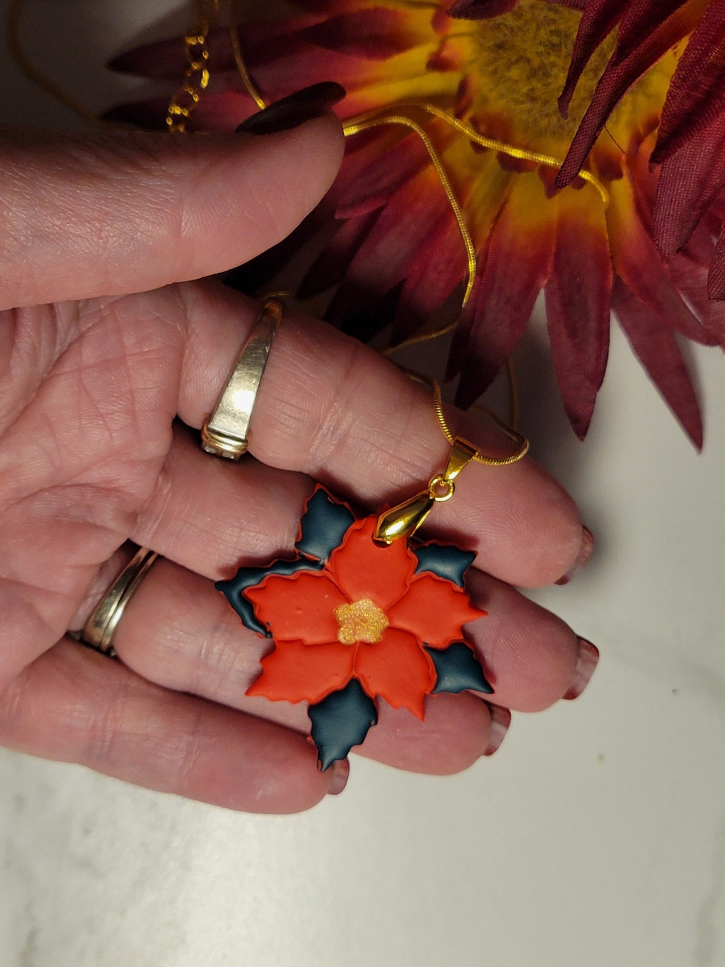 Petal Pop - Red Country Craft Barn Necklace (NL-660)