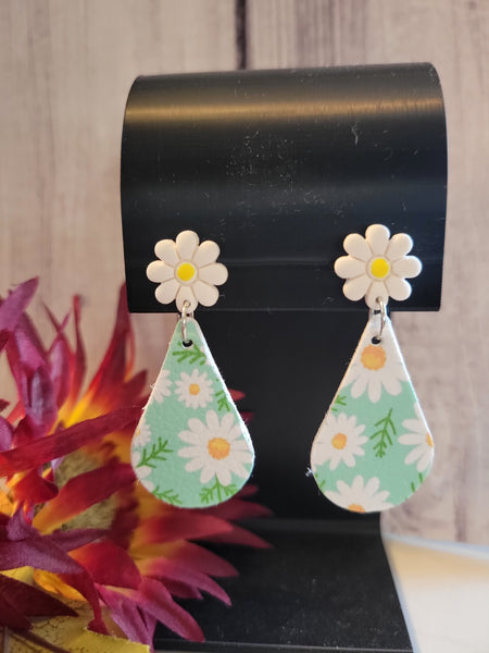 Daisy Lane Teardrops - White/Mint Country Craft Barn Earrings (E-449)