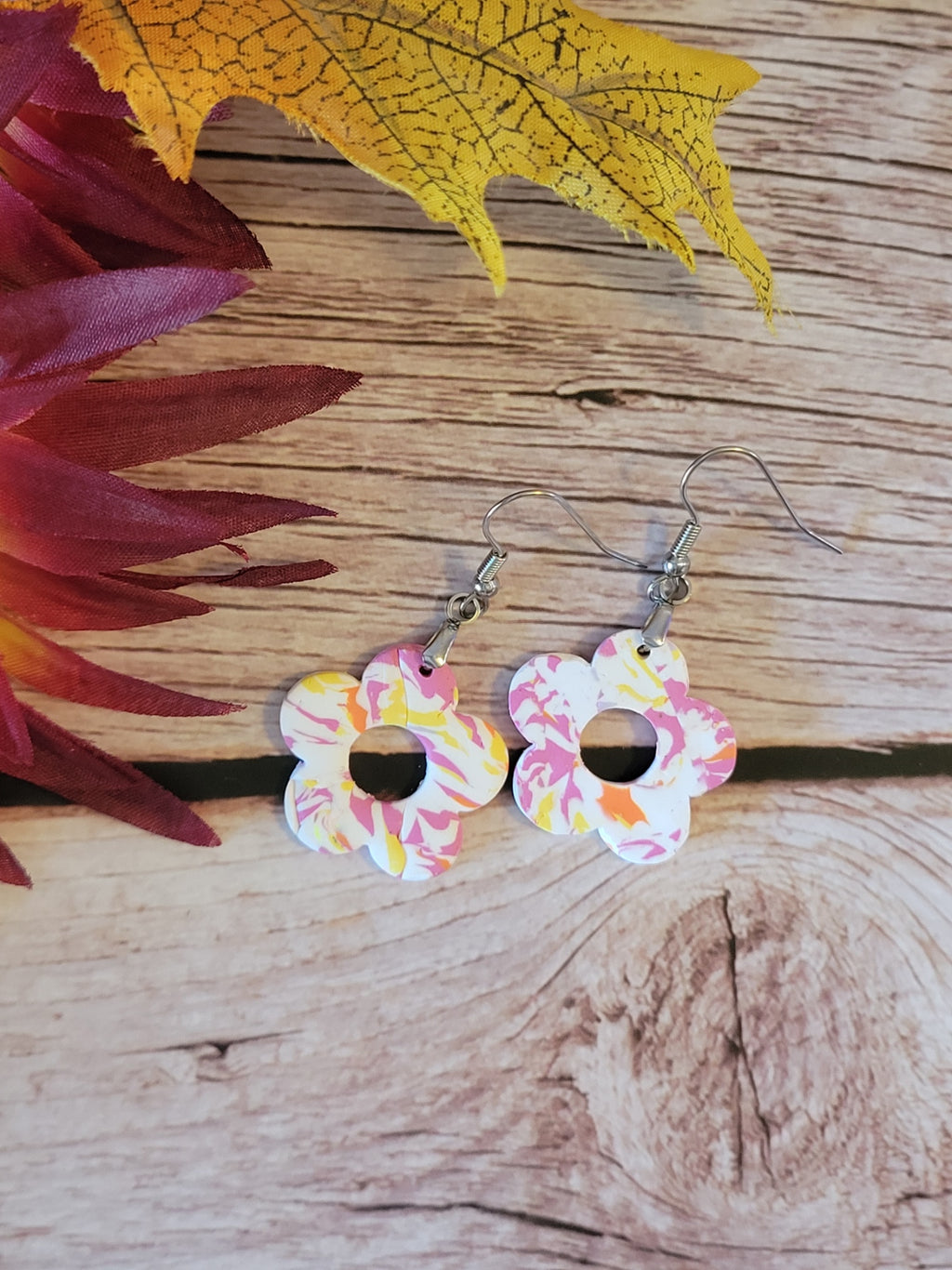 Painted Petal Whirl- Pink/White Country Craft Barn Earrings (E-455)