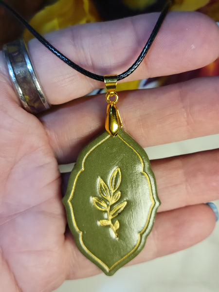 Gilded Grove - Olive Green Country Craft Barn Necklace (NL-667)