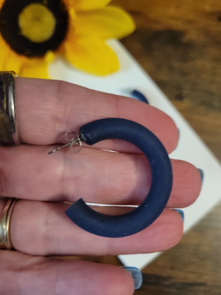 Midnight Curve - Navy - Country Craft Barn Hoop Earring (E-474)