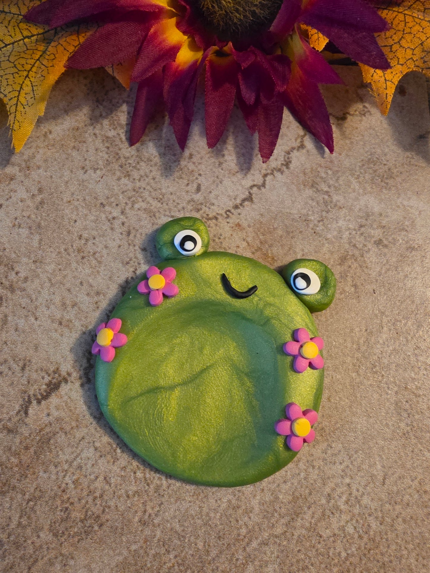 Flower Frog - Green/Pink Polymer Clay Worry Stone - Country Craft Barn (WS-002)
