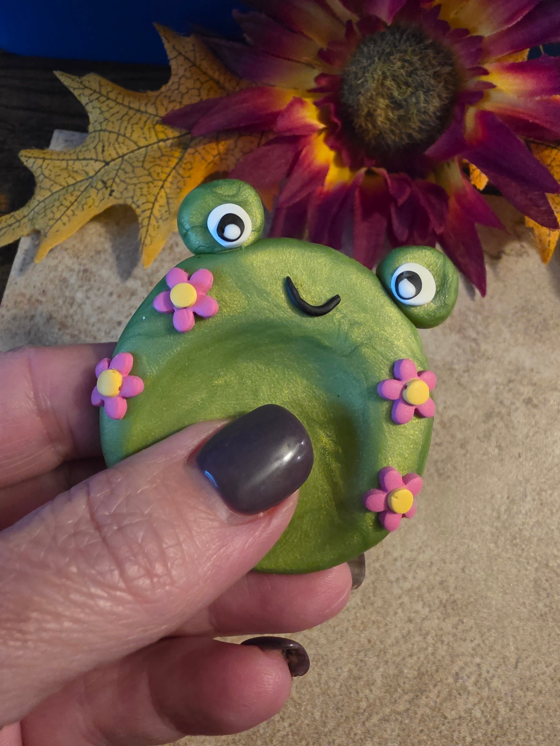 Flower Frog - Green/Pink Polymer Clay Worry Stone - Country Craft Barn (WS-002)