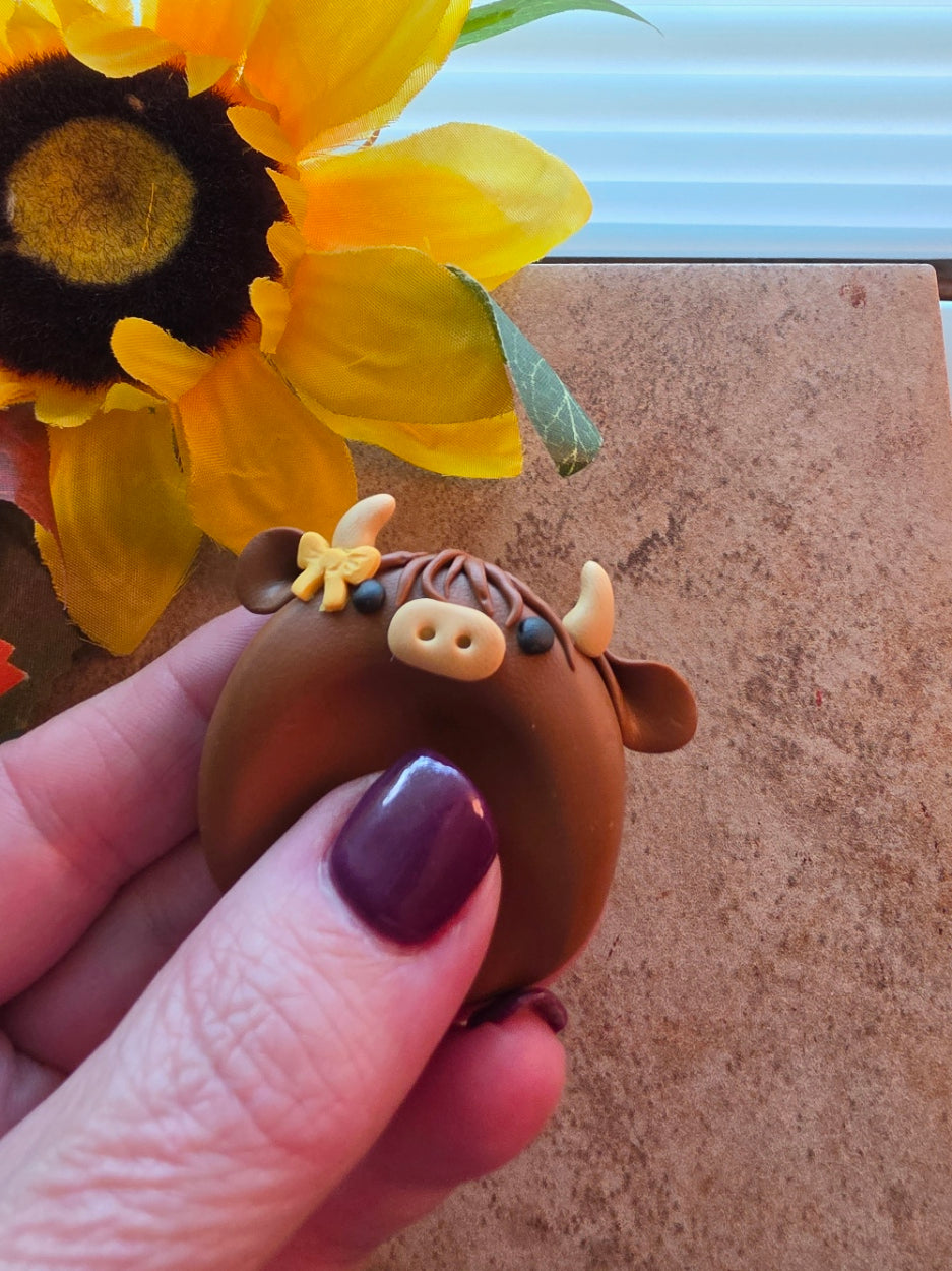 Highland Harriett - Brown Polymer Clay Worry Stone - Country Craft Barn (WS-004)