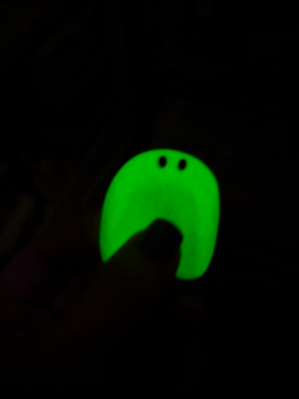 Gwen the Glow Ghost– Country Craft Barn Polymer Clay Worry Stone (WS-008)