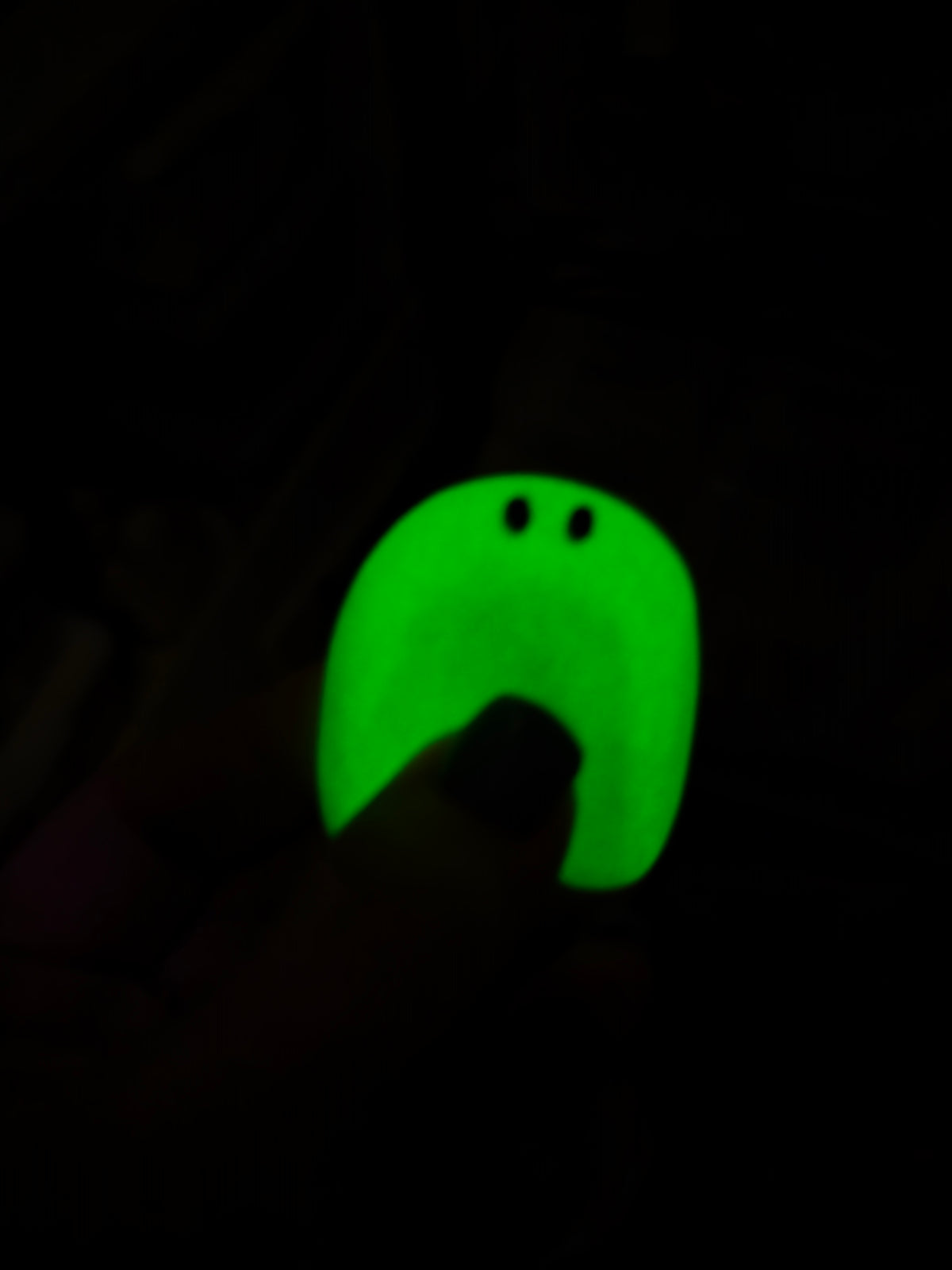 Gwen the Glow Ghost– Country Craft Barn Polymer Clay Worry Stone (WS-008)