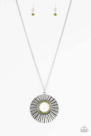 Chicly Centered - Green Necklace - Paparazzi Accessories (PZ-1858)