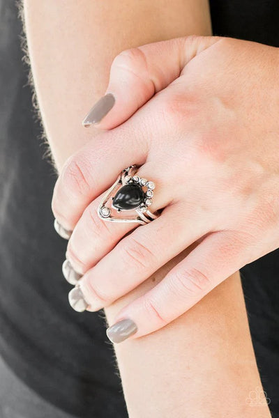 The Bold and The BEAD-iful - Black Paparazzi Ring (T86)