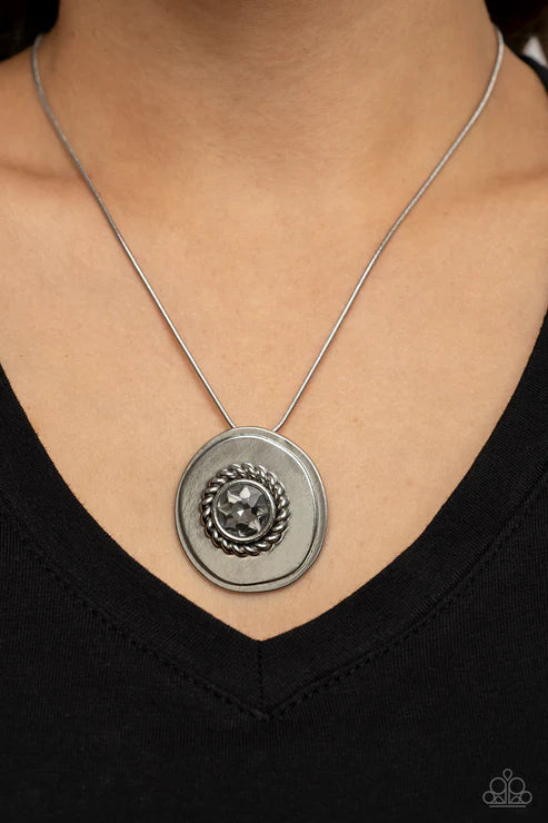 Make Me a MEDALLION-aire - Silver Paparazzi Necklace (PZ-5371)