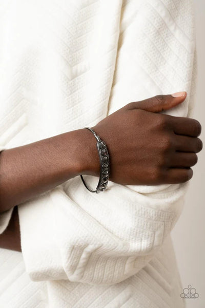 Vertigo Views - Black Paparazzi Bracelet