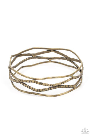 A Narrow ESCAPADE - Brass Paparazzi Bracelet (PZ-3264)