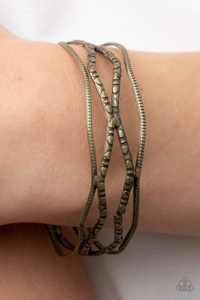 A Narrow ESCAPADE - Brass Paparazzi Bracelet (PZ-3264)