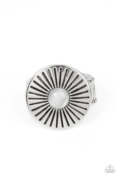 Everglade Eden - White Paparazzi Ring (T115)