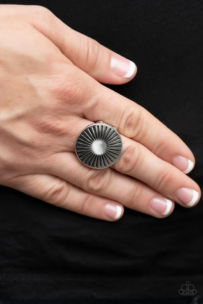 Everglade Eden - White Paparazzi Ring (T115)