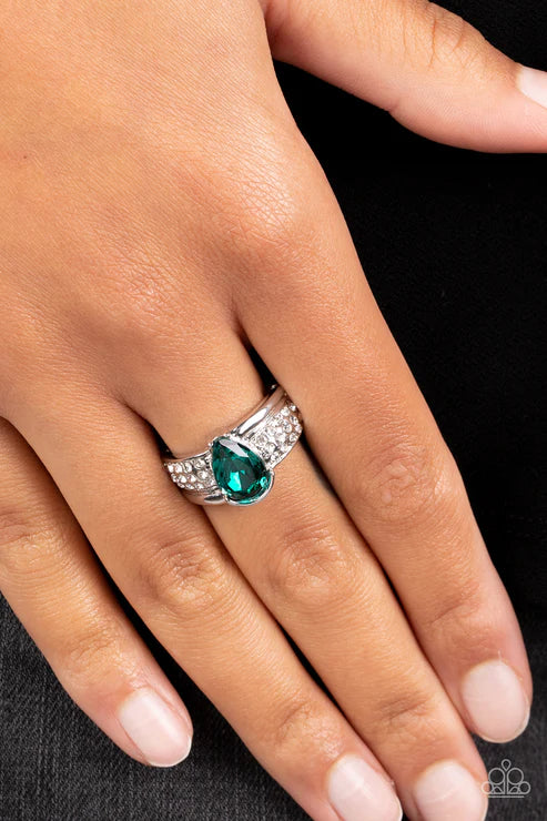 Dive into Oblivion - Green Paparazzi Ring (T71)