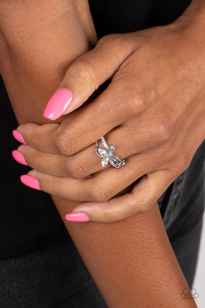 Fetching Flutter - White Paparazzi Ring (R350)