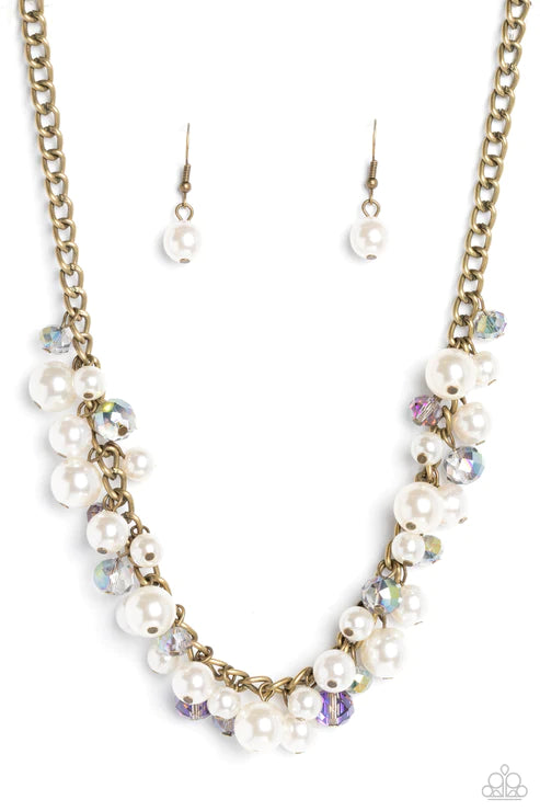Glinting Goddess - Brass Paparazzi Necklace (PZ-5493)