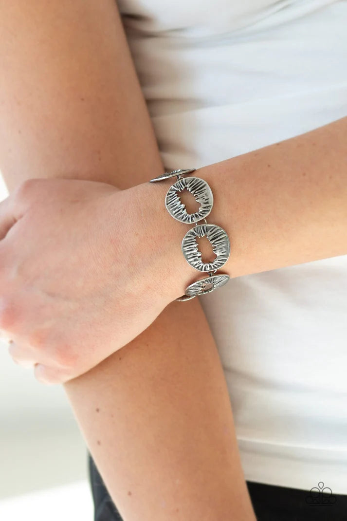 Cut it Out - silver - Paparazzi bracelet (PZ-5602)