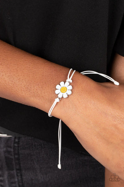 DAISY Little Thing - white - Paparazzi bracelet (PZ-575)