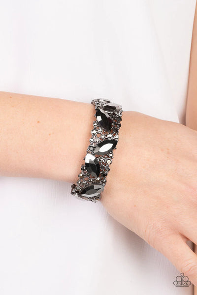 Full Body Chills - black - Paparazzi bracelet (PZ-5420)