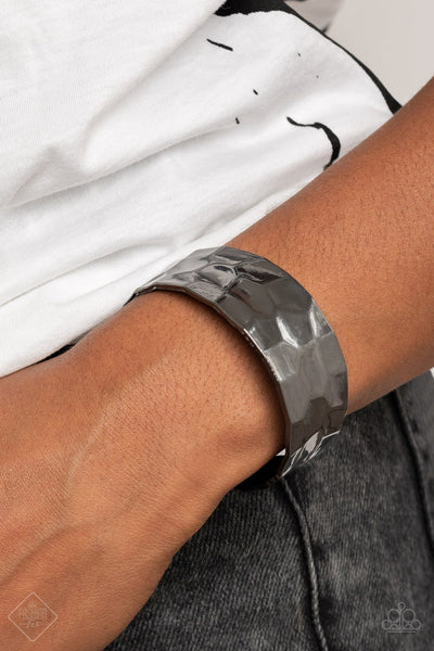 Is It HAUTE In Here? - black - Paparazzi bracelet (PZ-5352)
