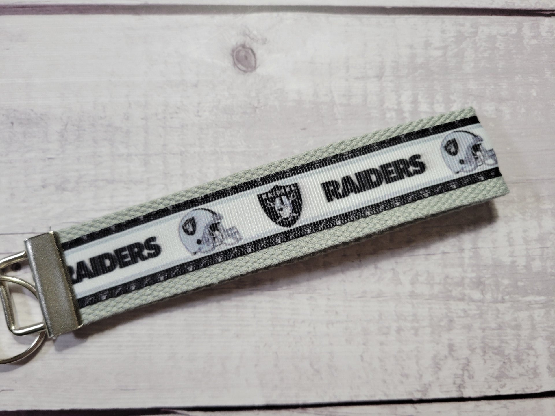 Las Vegas Raiders - Country Craft Barn Key Chain (#42)