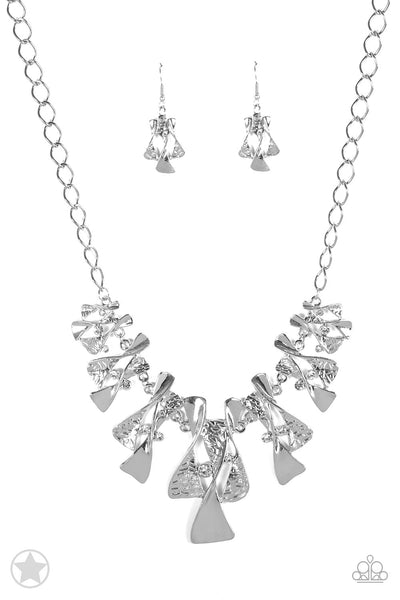 Paparazzi Blockbuster Necklace - The Sands of Time - Silver