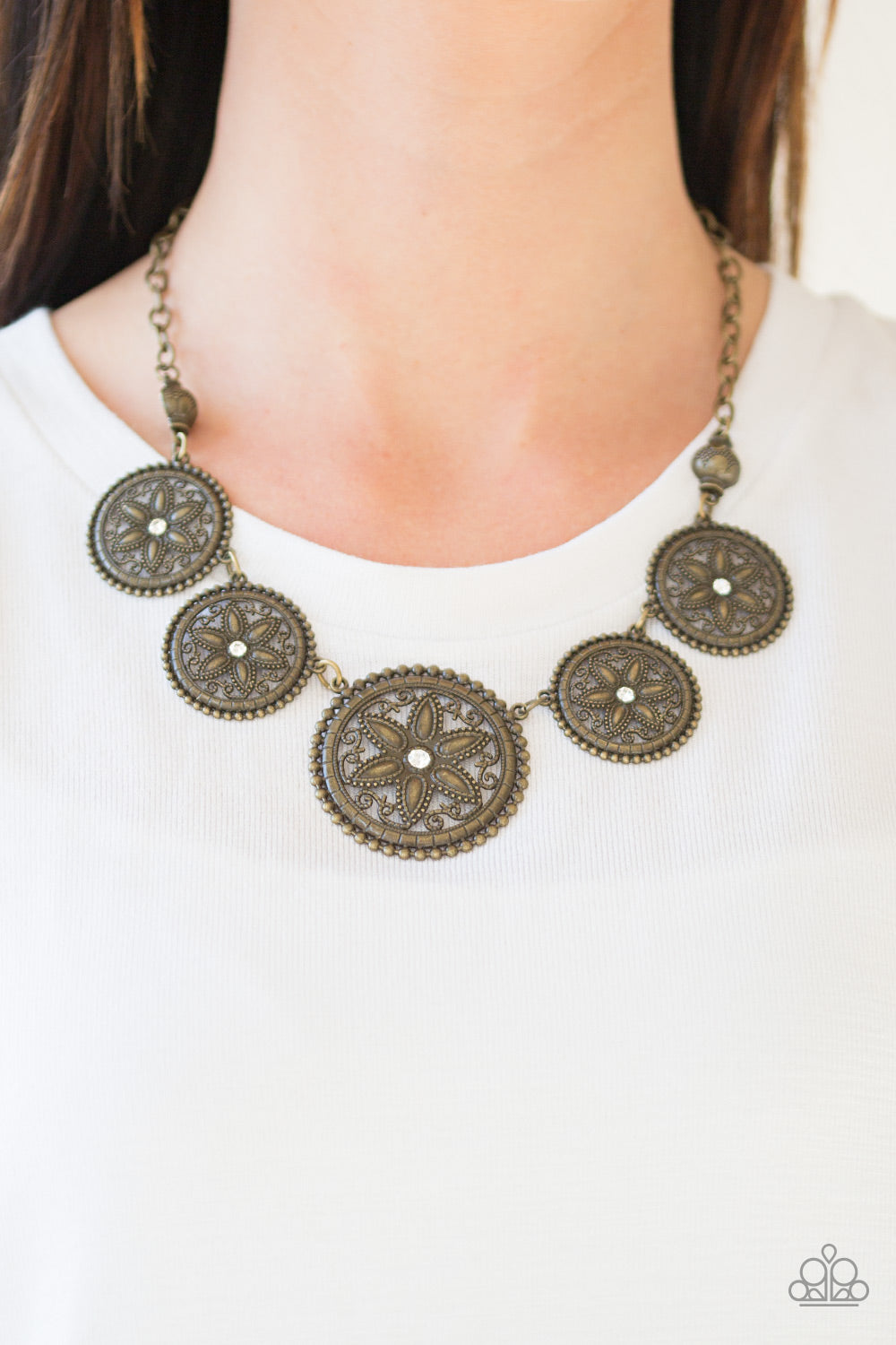 Paparazzi Necklace - Written In The STAR LILIES - Brass (PZ-771)