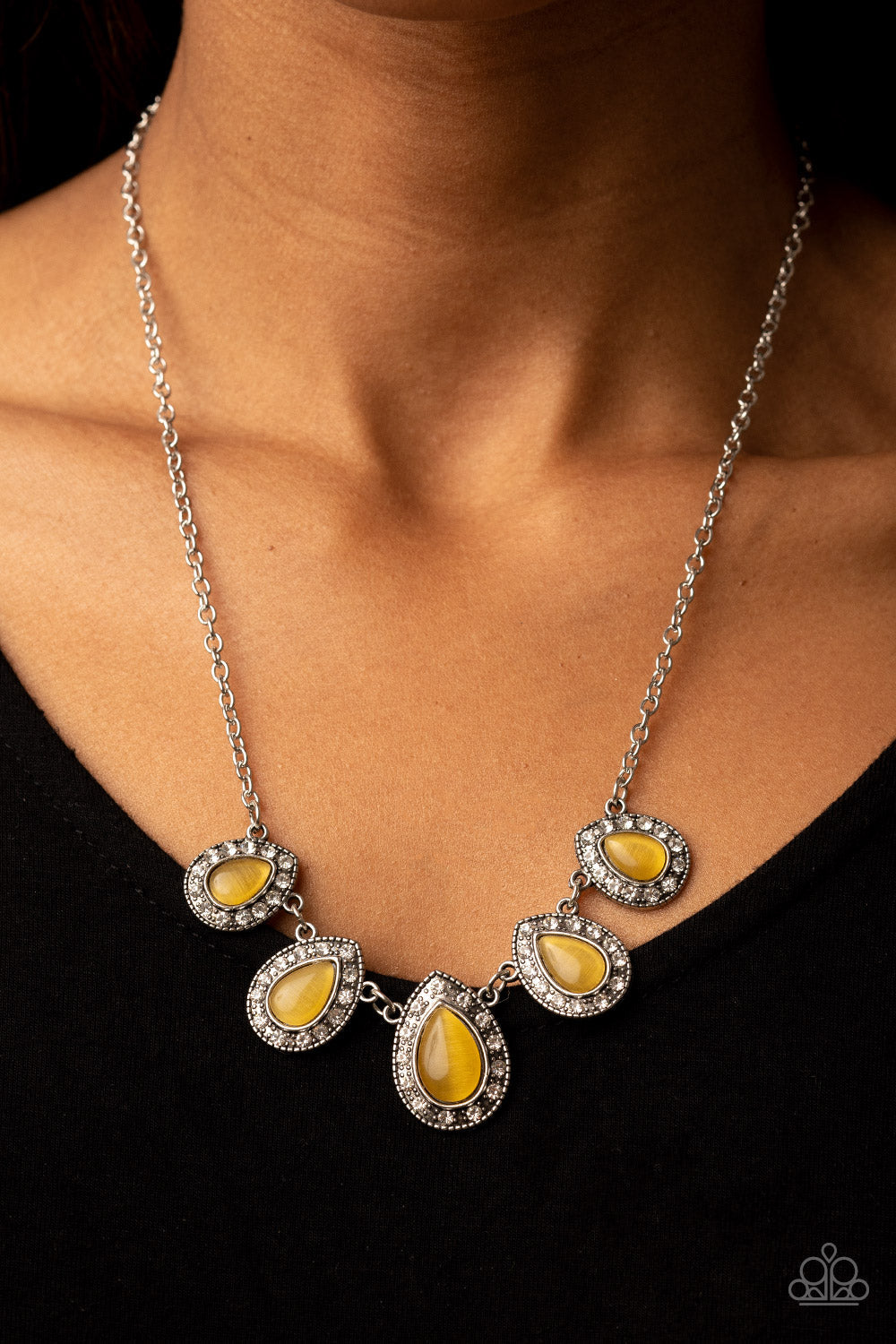 Everlasting Enchantment - Yellow Paparazzi Necklace (#4785)