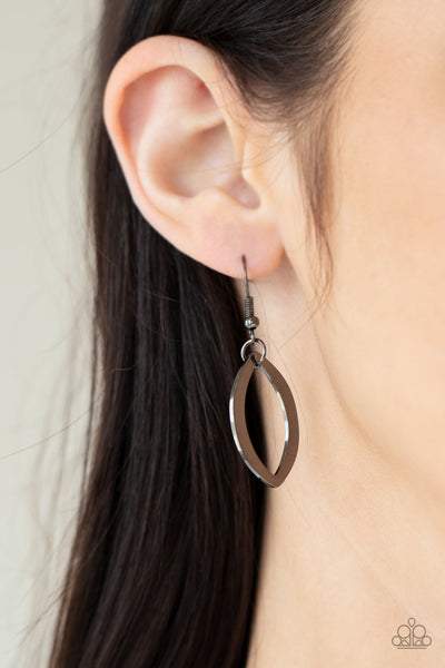 The OVAL-achiever - Black Paparazzi Necklace (#4255)