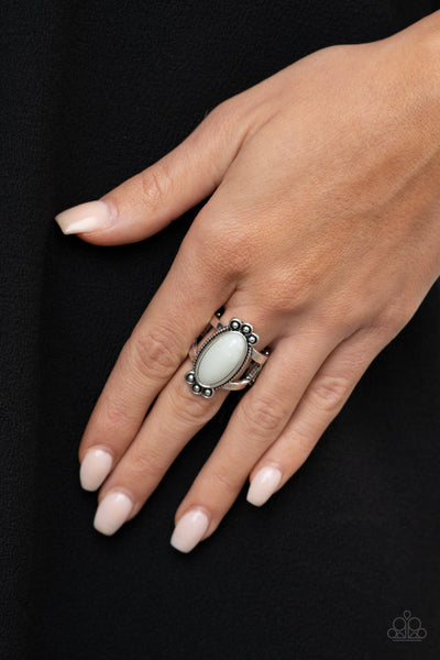 Psychedelic Deserts - White Paparazzi Ring