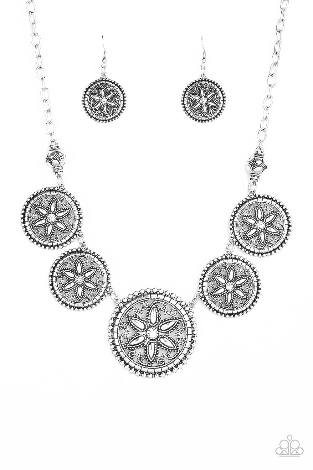 Paparazzi Necklace - Written In The STAR LILIES - White