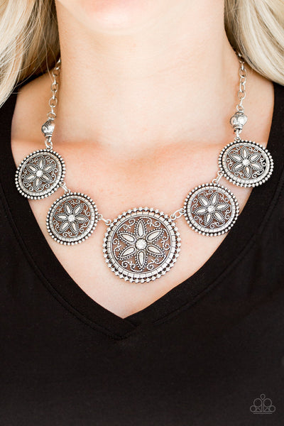 Paparazzi Necklace - Written In The STAR LILIES - White