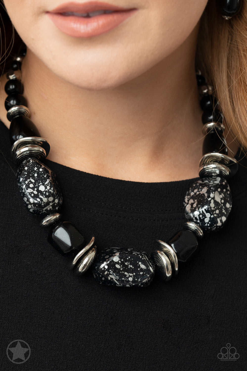Paparazzi Blockbuster Necklace - In Good Glazes - Black