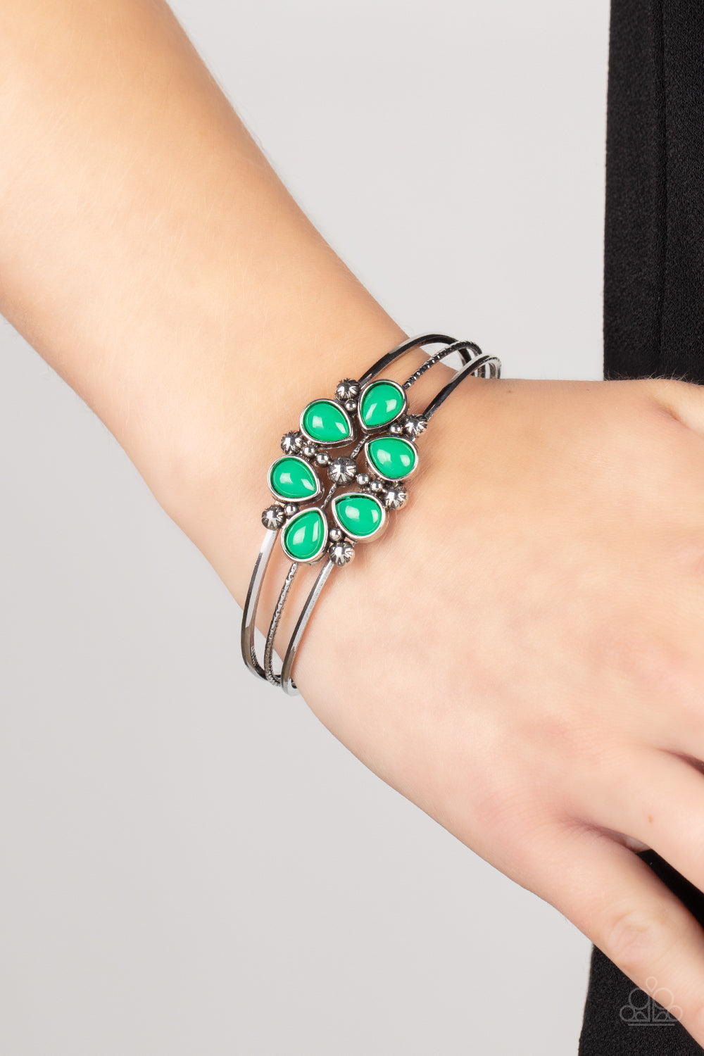 Taj Mahal Meadow - Green Paparazzi Bracelet (PZ-409)