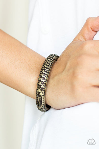 Paparazzi Hinge Bracelet - Zimbabwe Zen - Brass (#398)