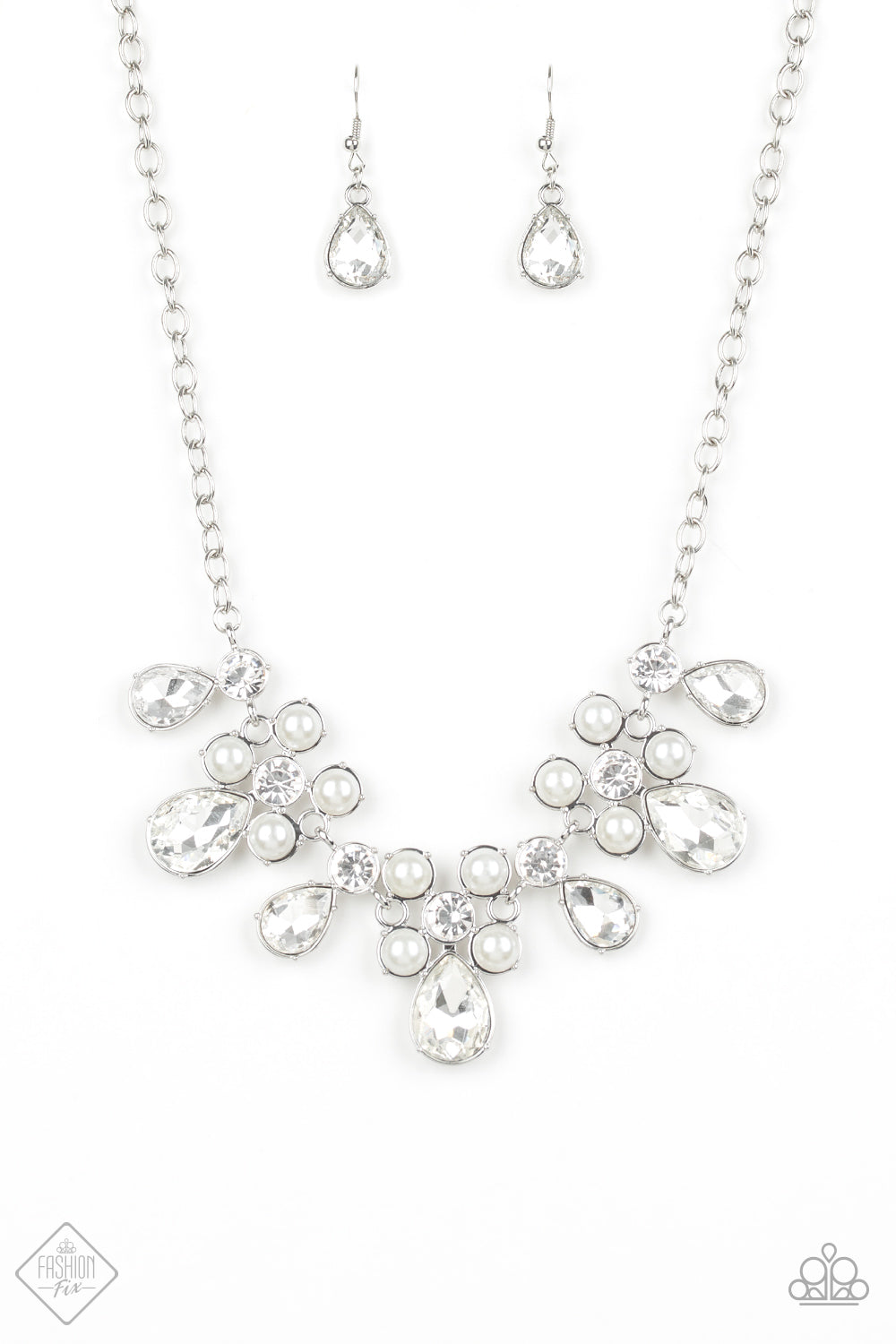 Paparazzi Oct 2019 Fashion Fix Short Necklace - Demurely Debutante - White (#963)