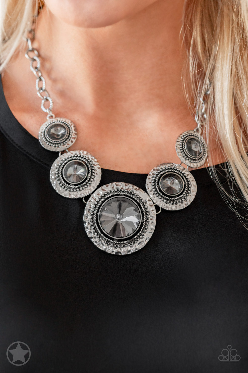 Paparazzi Blockbuster Necklace - Global Glamour