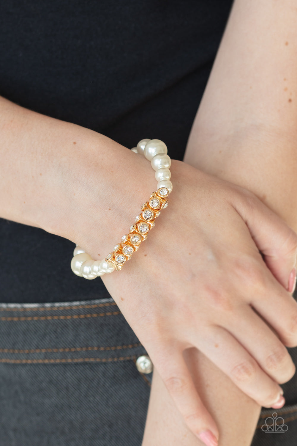 Traffic-Stopping Sparkle - Gold-Paparazzi Bracelet (PZ-677)