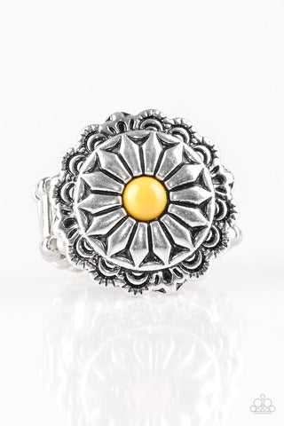 Daringly Daisy - Yellow Paparazzi Ring (R134)