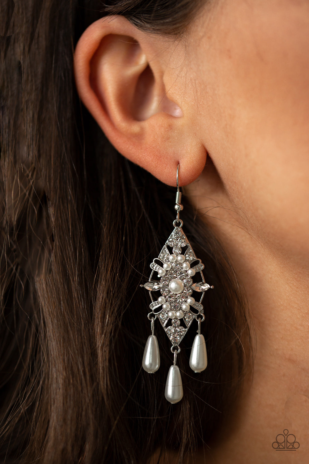 Paparazzi Earrings - Majestic Mood - White (#1944)
