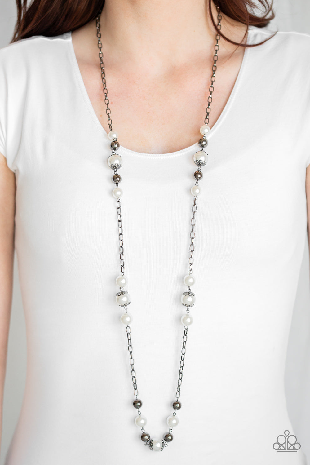 Paparazzi Necklace - Wall Street Waltz - Black (PZ-500)