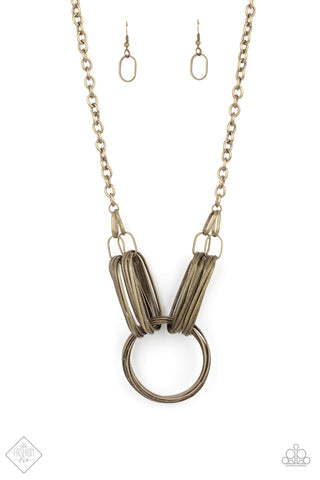 Lip Sync Links - Brass Paparazzi Fashion Fix Necklace Aug 2021