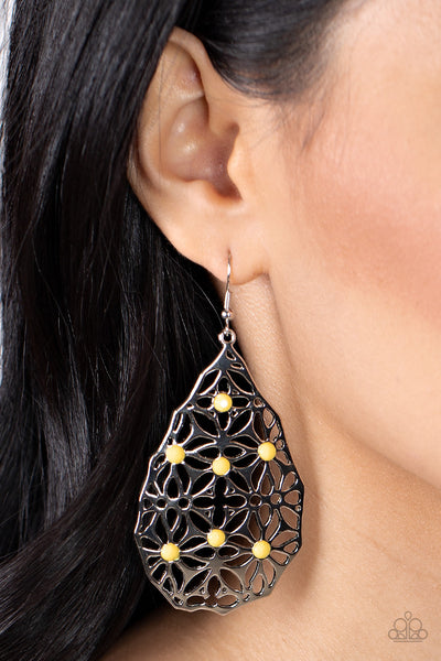 Delightfully Daisy - Yellow Paparazzi Earring