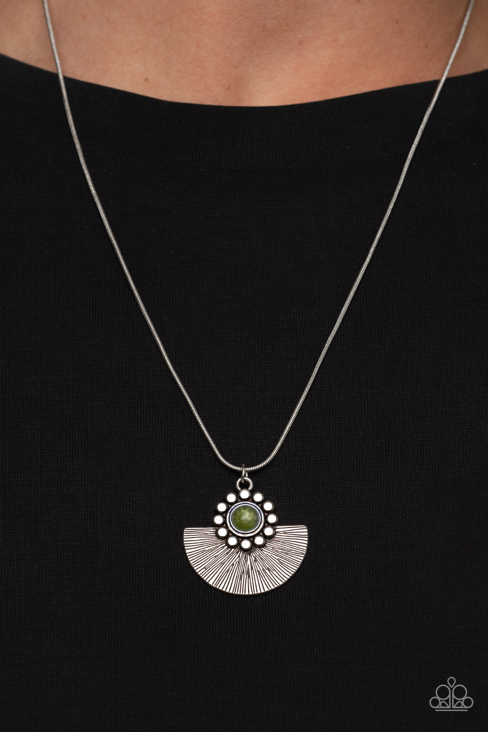 Magnificent Manifestation - Green Paparazzi Necklace (PZ-1024)