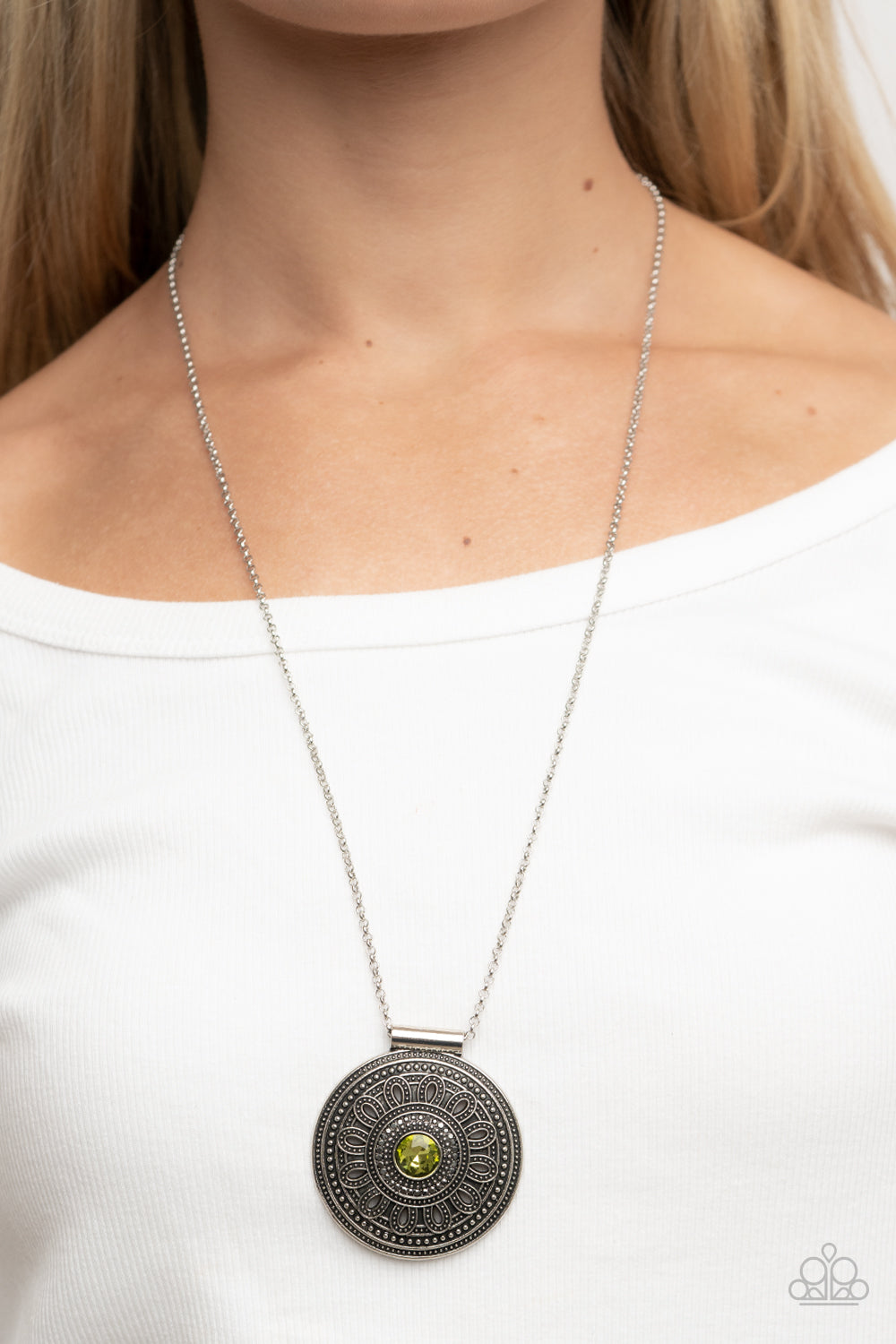 Toga Party - Green Paparazzi Necklace (PZ-1018)