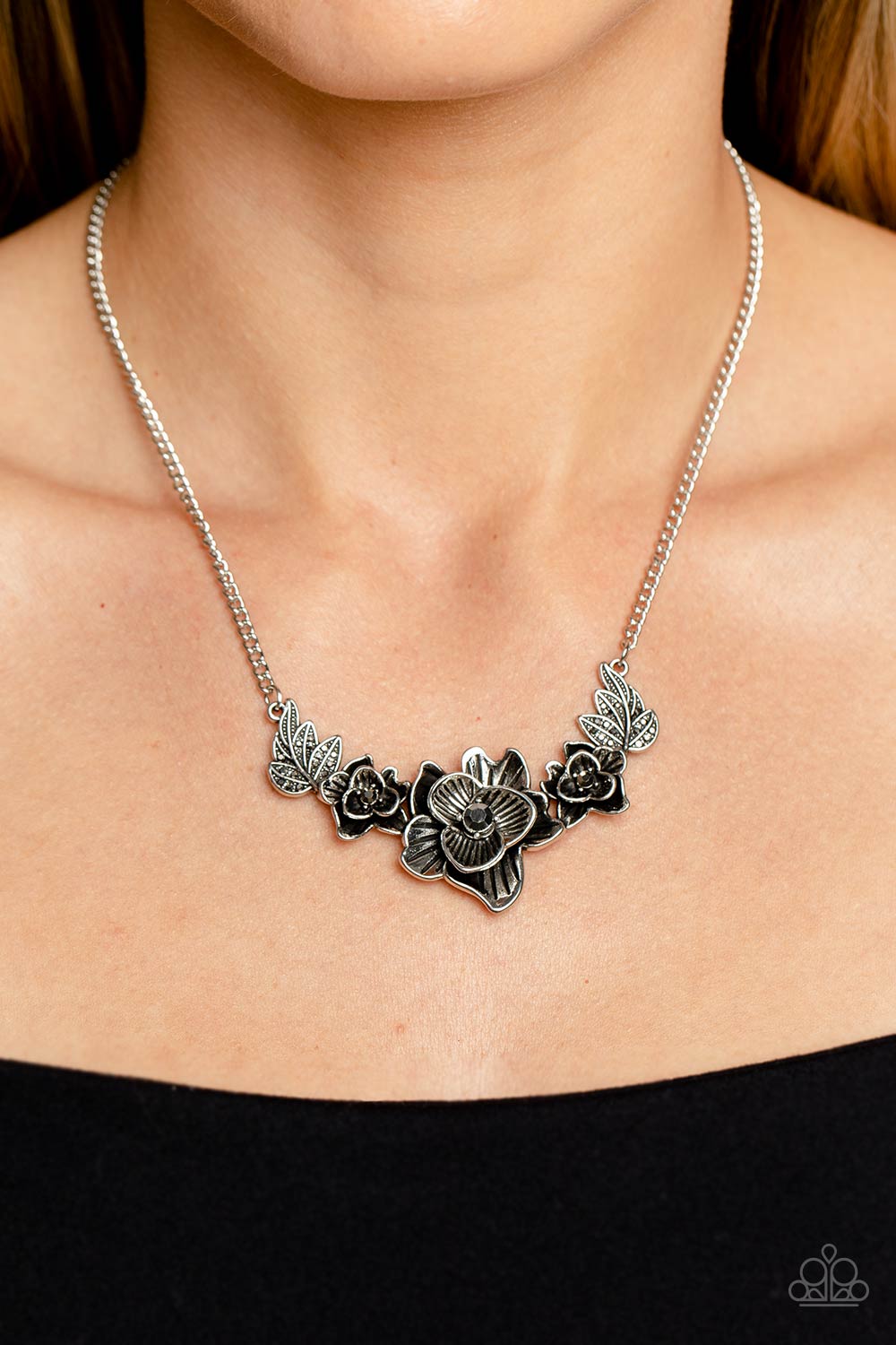 Botanical Breeze - Silver Paparazzi Necklace (PZ-5441)